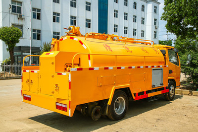 吸污車(chē) 城市環(huán)保的守護(hù)者與清潔衛(wèi)士